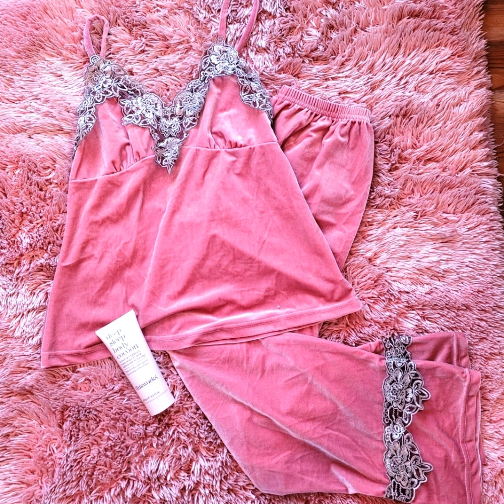 Cute Mauve Pajama and Sleep Lotion Set